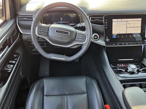 Used 2024 Jeep Wagoneer Series III AWD/4WD image 15