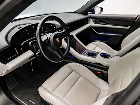 Used 2020 Porsche Taycan Turbo image 38