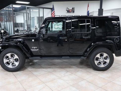 Used 2016 Jeep Wrangler Unlimited Sahara w/ Connectivity Group AWD/4WD image 2