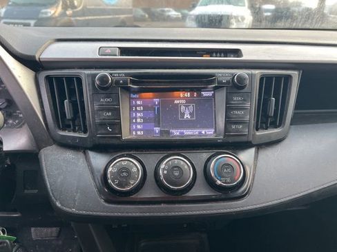 Used 2018 Toyota RAV4 LE FWD image 17