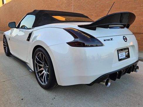 Used 2010 Nissan 370Z Touring w/ Sport Pkg image 6