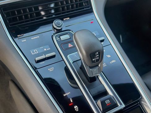 Used 2020 Porsche Panamera RWD image 15