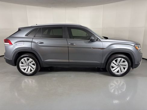 Used 2021 Volkswagen Atlas Cross Sport SE w/ Panoramic Sunroof Package image 9