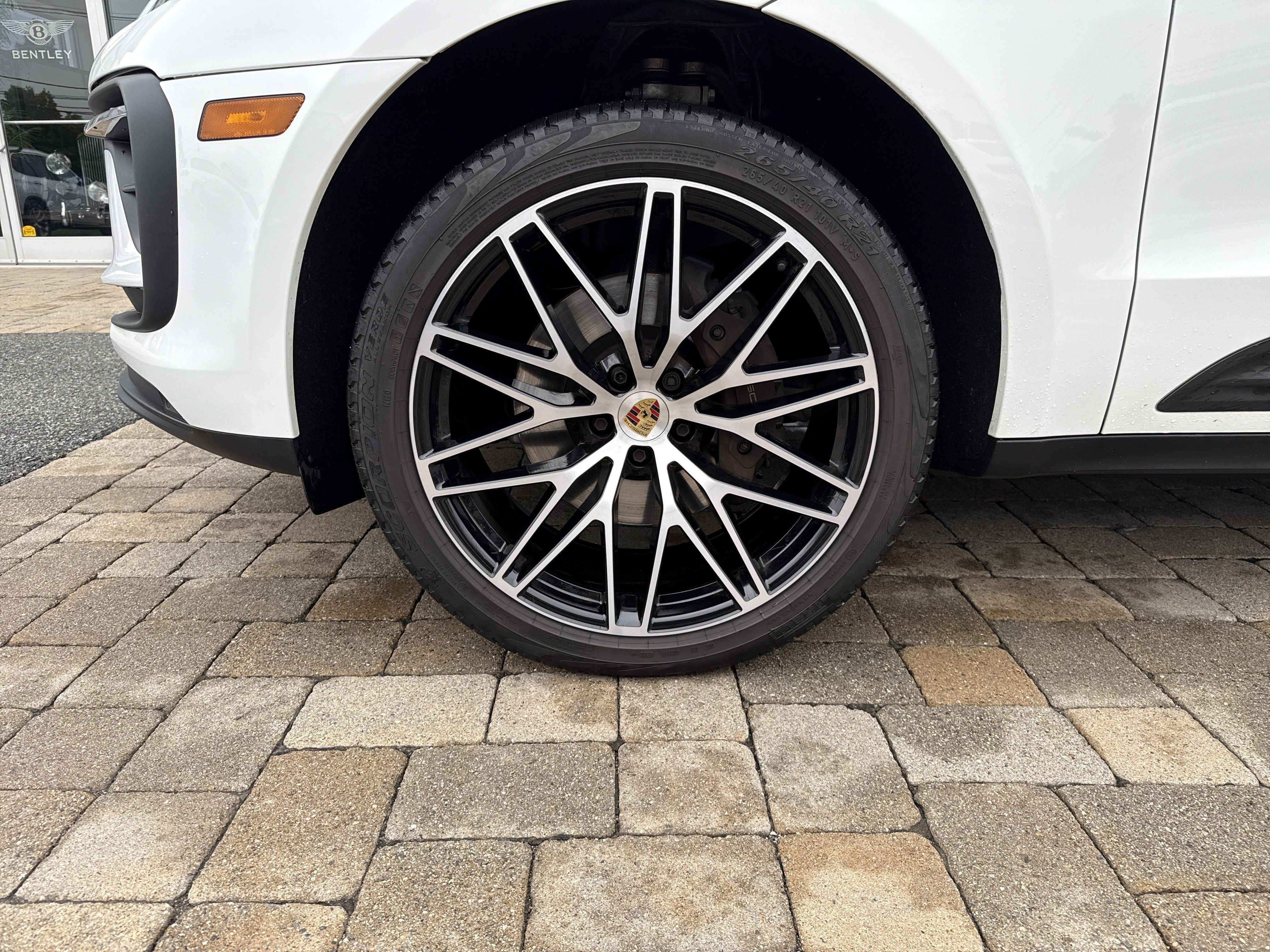 Used 2023 Porsche Macan AWD/4WD image 6
