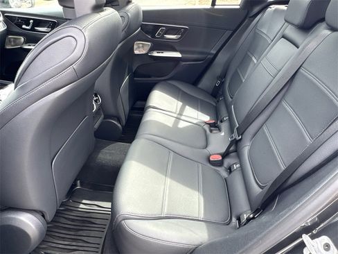 Used 2024 Mercedes-Benz GLC 300 4MATIC image 24