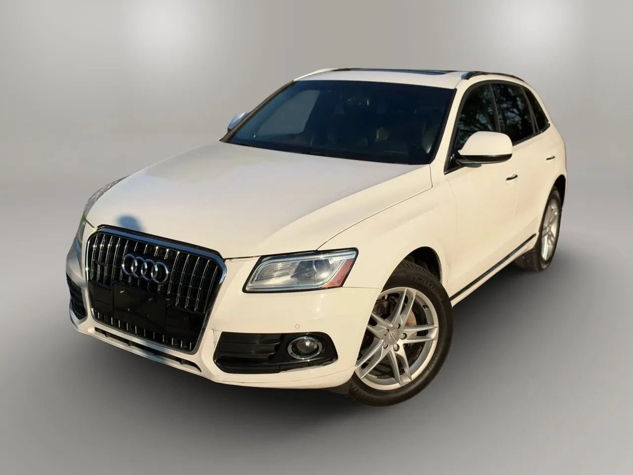 Used 2016 Audi Q5 2.0T Premium Plus w/ Technology Package AWD/4WD image 2