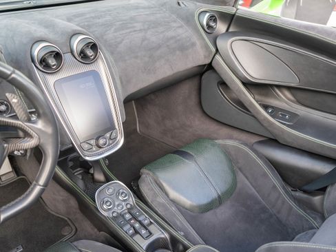 Used 2018 McLaren 570S Spider RWD image 17