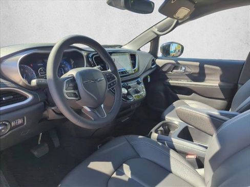 New 2026 Chrysler Pacifica Select image 2