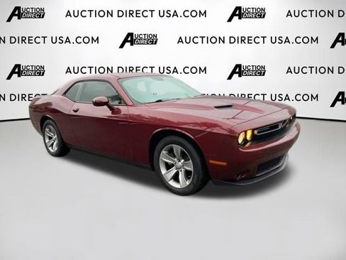Used 2019 Dodge Challenger SXT RWD image 5