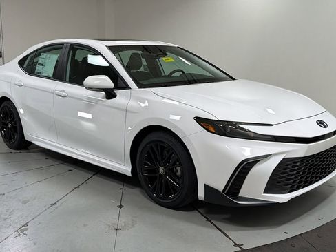New 2026 Toyota Camry SE image 3