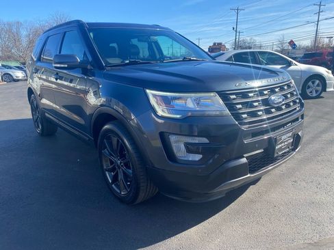 Used 2017 Ford Explorer XLT w/ Equipment Group 202A image 3
