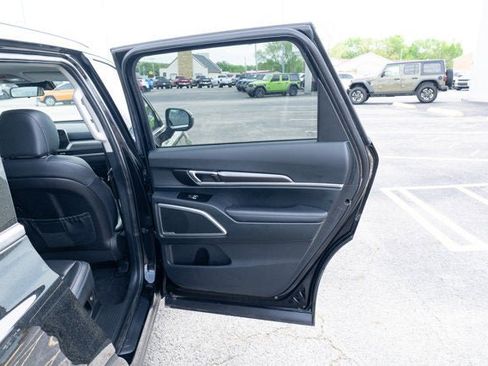 Used 2025 Kia Telluride S FWD image 12