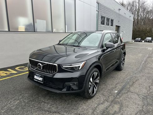 Certified 2025 Volvo XC40 B5 Ultra w/ Protection Package Premier image 4