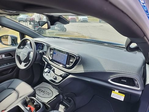 New 2026 Chrysler Pacifica Select FWD image 35
