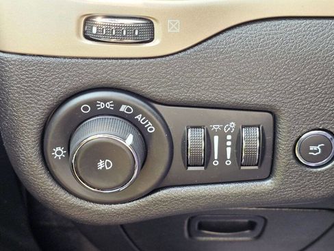 Used 2014 Jeep Cherokee Limited w/ Luxury Group image 31