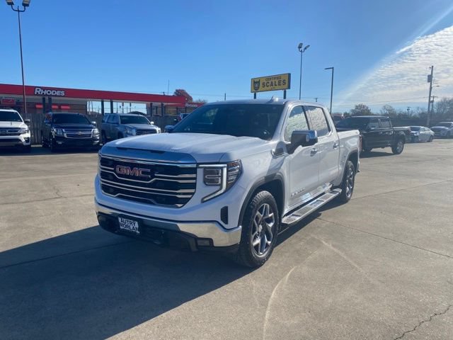 Used 2023 GMC Sierra 1500 SLT w/ SLT Premium Package AWD/4WD image 2