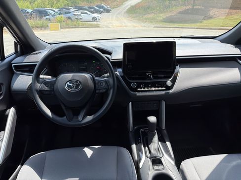 Used 2023 Toyota Corolla Cross AWD Hybrid image 22