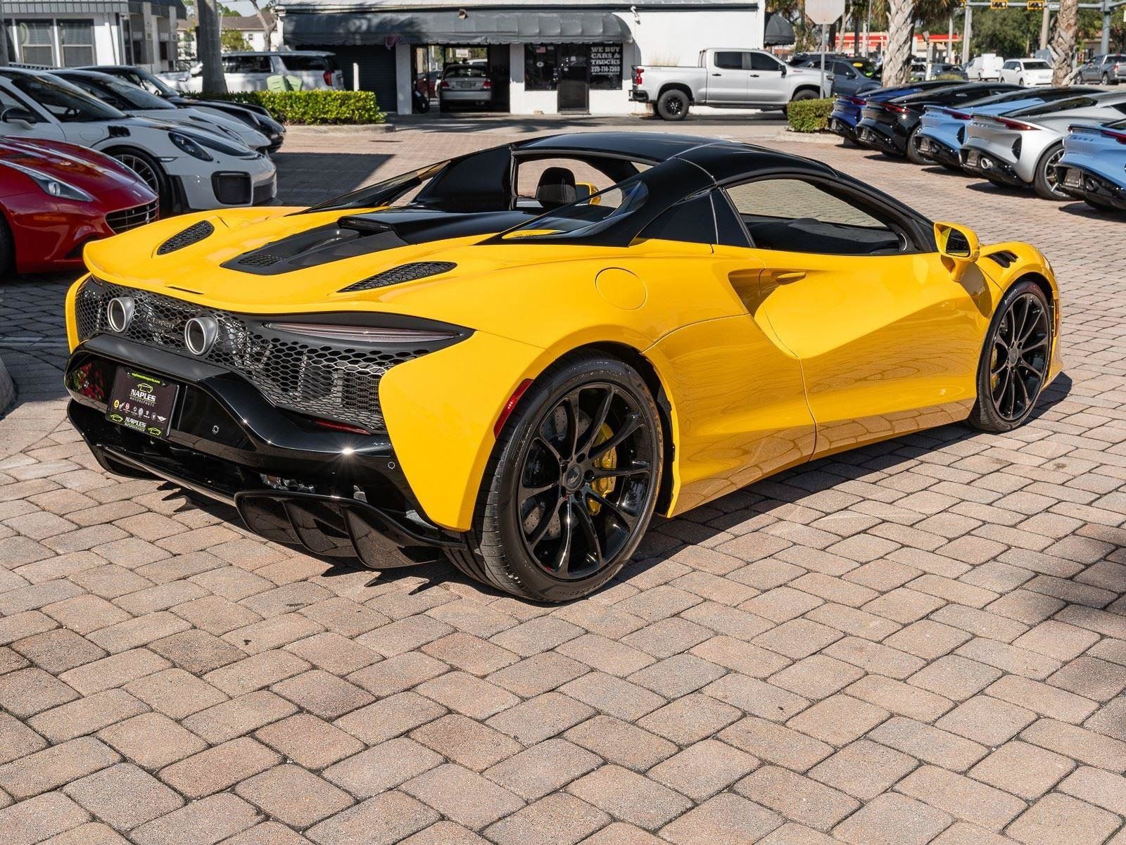 Used 2025 McLaren Artura Spider RWD image 29