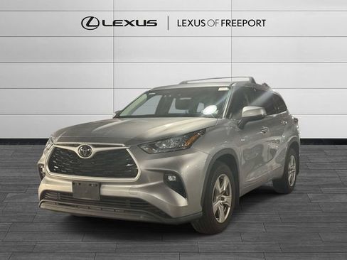 Used 2020 Toyota Highlander LE AWD/4WD image 3