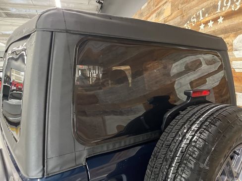 Used 2025 Jeep Wrangler Sport AWD/4WD image 21
