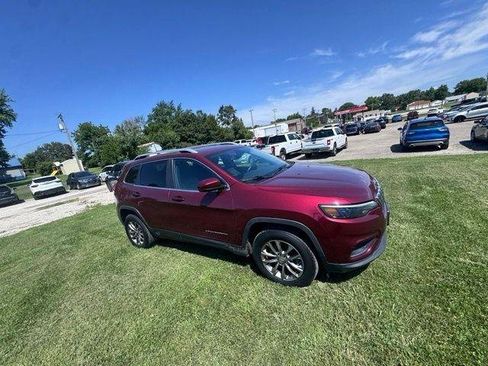 Used 2019 Jeep Cherokee Latitude Plus w/ Comfort/Convenience Group AWD/4WD image 4