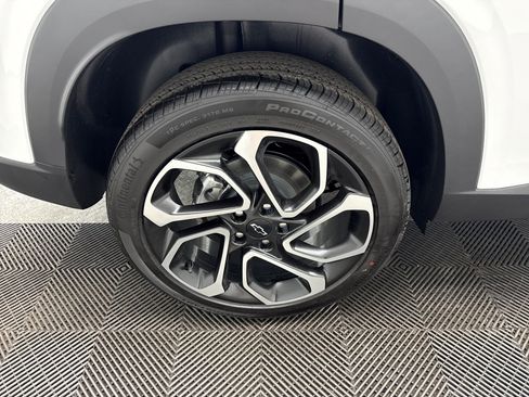 New 2025 Chevrolet Trax RS image 11