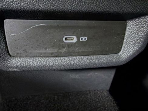 Used 2025 Volkswagen Taos SE image 28