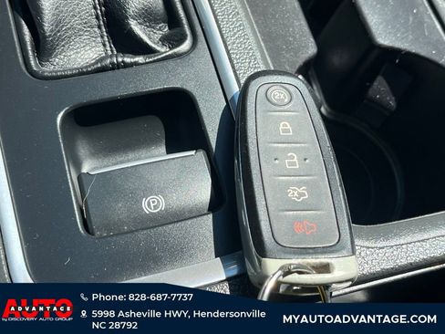 Used 2017 Ford Escape Titanium AWD/4WD image 17