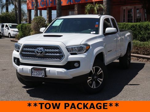 Used 2016 Toyota Tacoma TRD Sport image 4