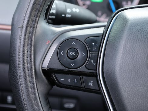 Used 2023 Toyota Venza XLE AWD/4WD image 18