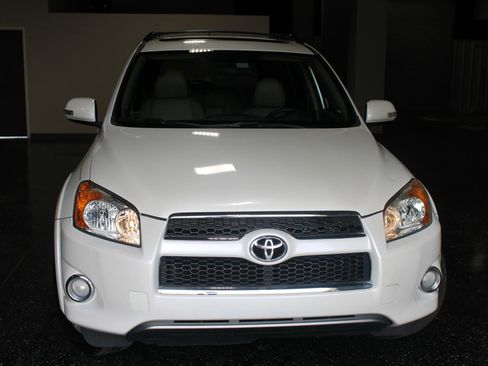 Used 2011 Toyota RAV4 Limited w/ Limited Extra Value Pkg FWD image 5