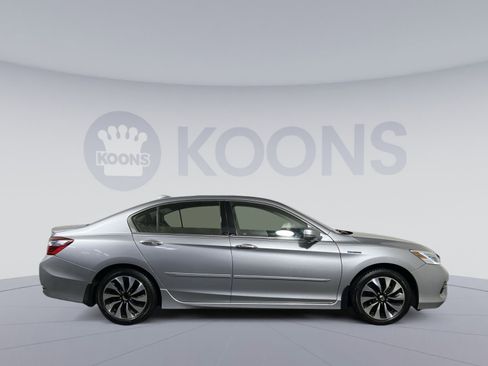 Used 2017 Honda Accord Touring image 8