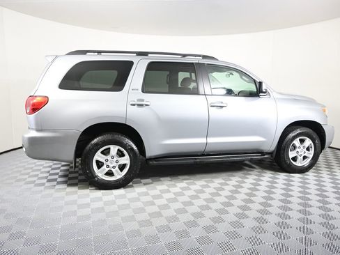 Used 2016 Toyota Sequoia SR5 AWD/4WD image 7
