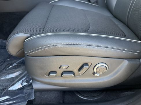 Used 2025 Genesis GV70 2.5T w/ Sport Prestige Package image 32