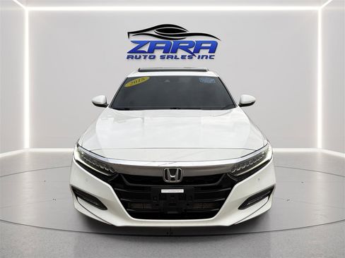 Used 2018 Honda Accord Touring image 2