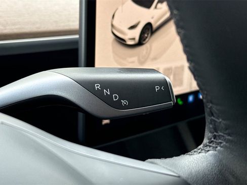 Used 2023 Tesla Model Y Long Range image 32