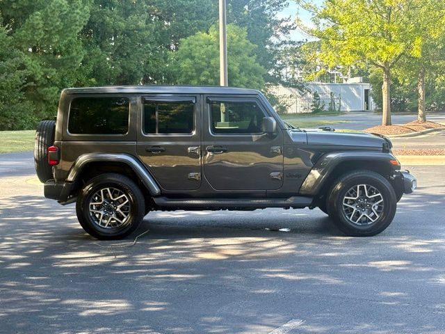 Used 2025 Jeep Wrangler Unlimited Sahara AWD/4WD image 9