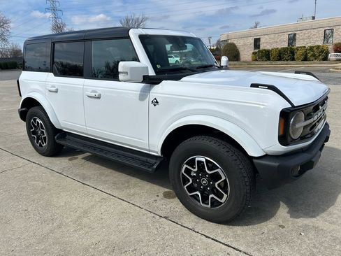 Used 2025 Ford Bronco Outer Banks image 9