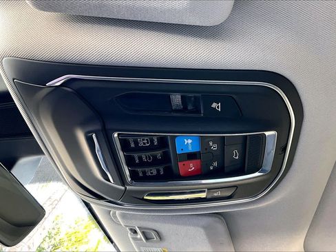 Used 2022 Jeep Grand Cherokee L Limited w/ Luxury Tech Group II AWD/4WD image 32