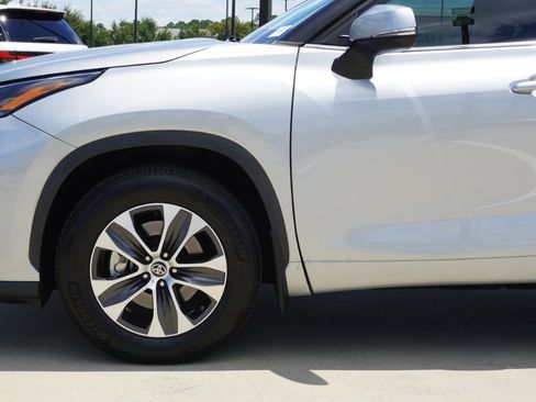 Used 2023 Toyota Highlander XLE FWD image 10