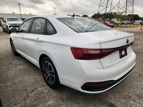 Used 2025 Volkswagen Jetta Sport image 4