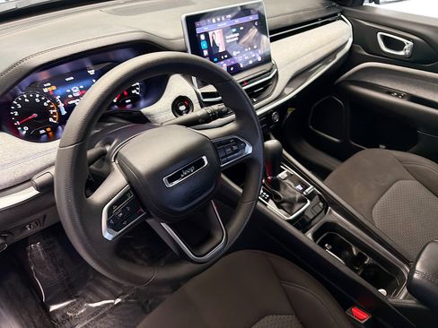 Used 2024 Jeep Compass Sport image 7