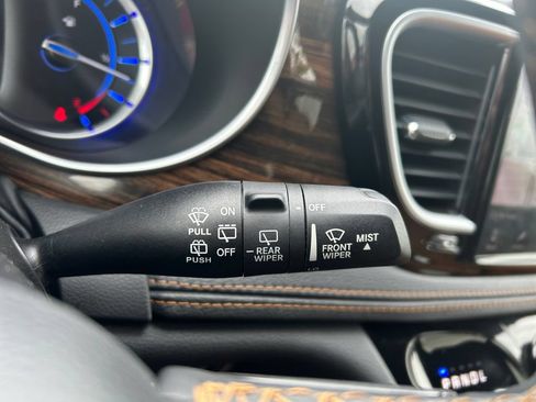 Used 2021 Chrysler Pacifica Pinnacle FWD image 23