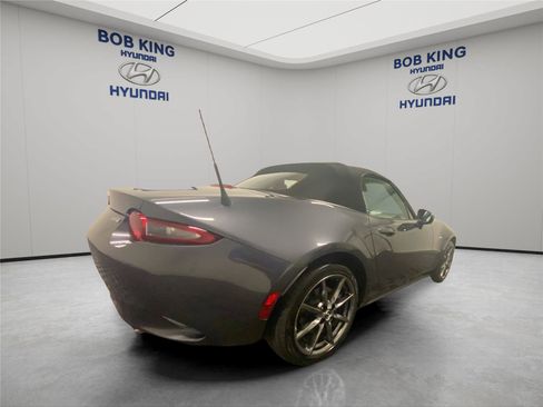 Used 2016 MAZDA MX-5 Miata Grand Touring RWD image 5