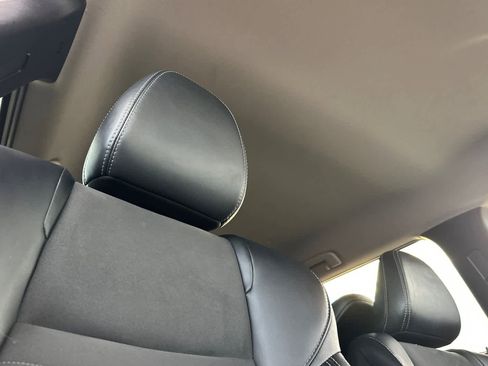 Used 2024 Mitsubishi Outlander SE image 17