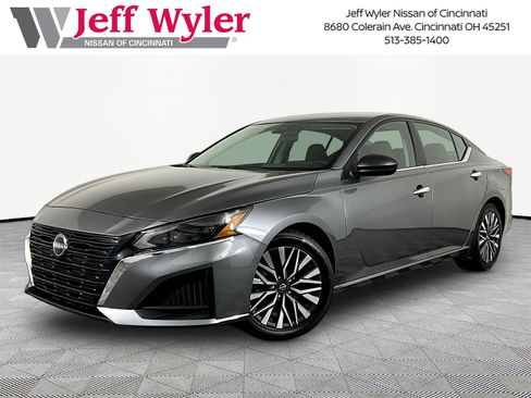 Certified 2024 Nissan Altima 2.5 SV FWD image 1