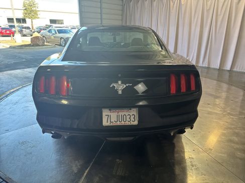Used 2015 Ford Mustang Coupe image 5