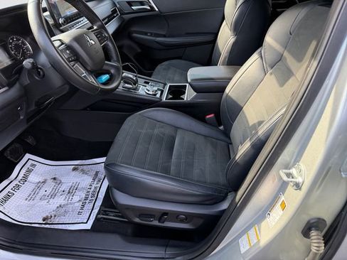 Used 2024 Mitsubishi Outlander SE Black Edition image 9