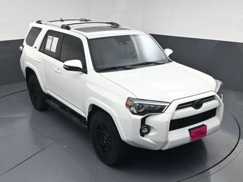 Used 2022 Toyota 4Runner SR5 Premium w/ Moonroof Package RWD image 15