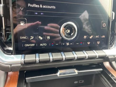 Certified 2025 GMC Yukon Denali AWD/4WD image 37